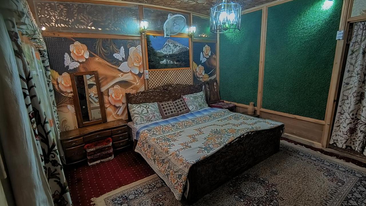 Srīnagar Heritage Geneva House Boat מראה חיצוני תמונה