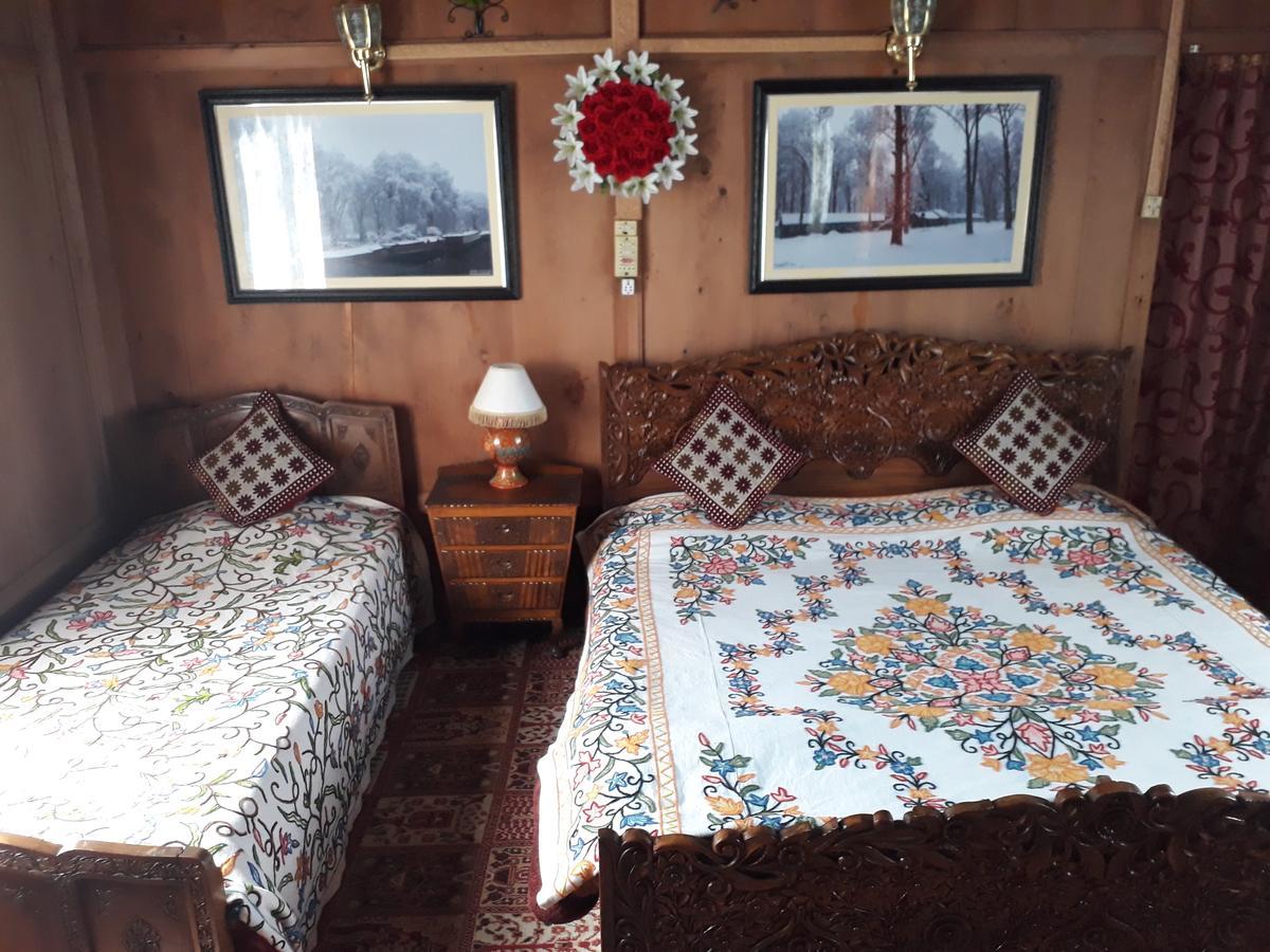 Srīnagar Heritage Geneva House Boat מראה חיצוני תמונה