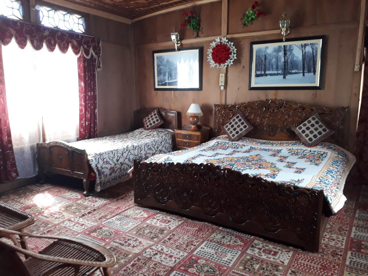 Srīnagar Heritage Geneva House Boat מראה חיצוני תמונה