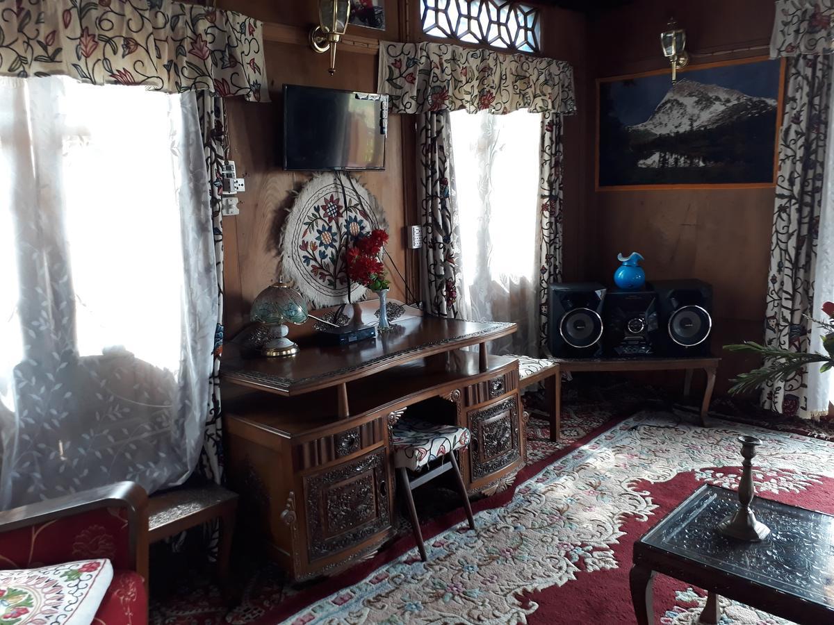 Srīnagar Heritage Geneva House Boat מראה חיצוני תמונה
