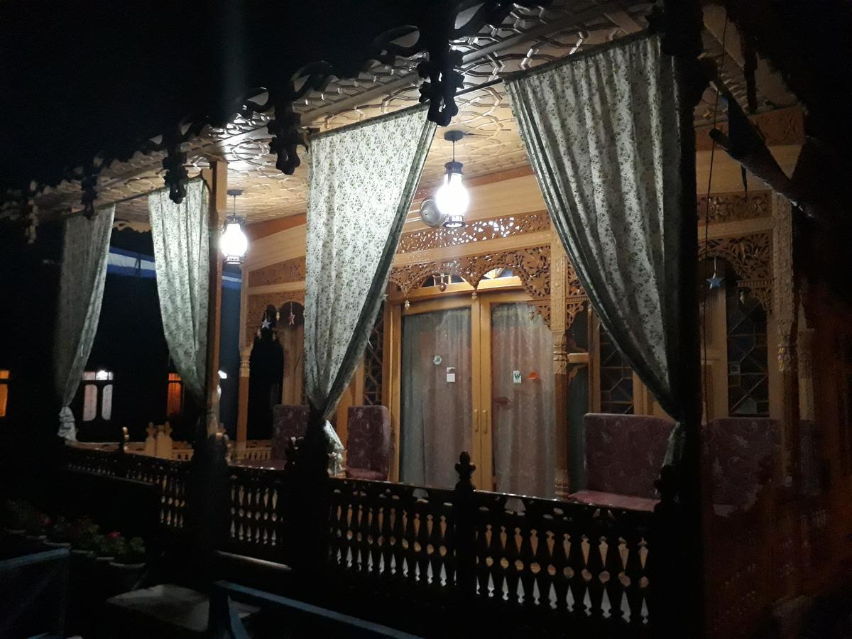 Srīnagar Heritage Geneva House Boat מראה חיצוני תמונה