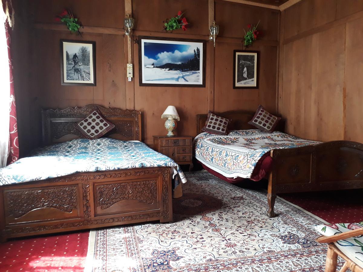 Srīnagar Heritage Geneva House Boat מראה חיצוני תמונה