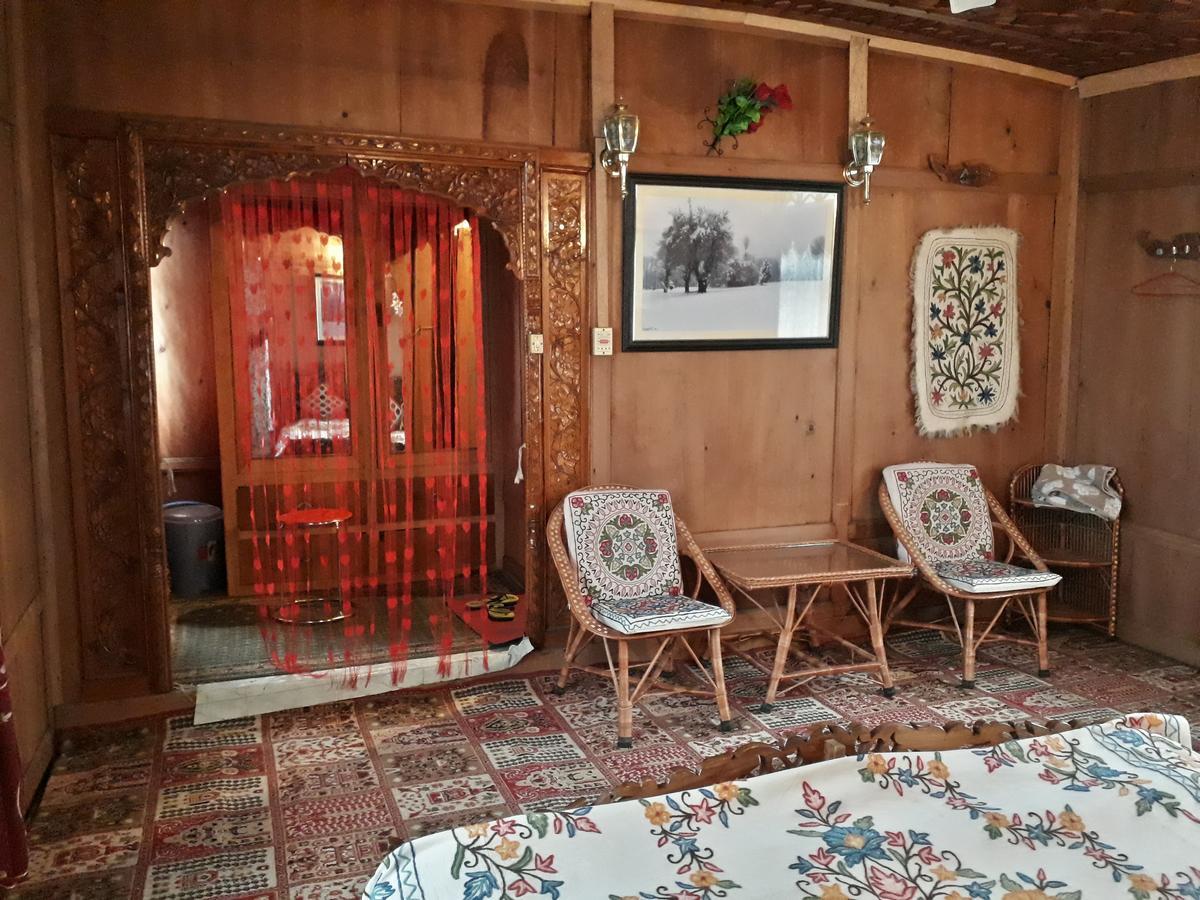 Srīnagar Heritage Geneva House Boat מראה חיצוני תמונה