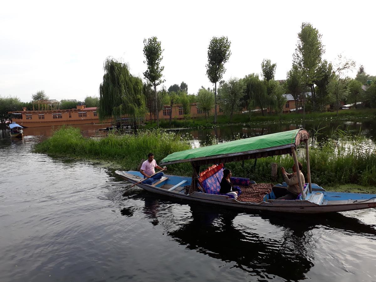 Srīnagar Heritage Geneva House Boat מראה חיצוני תמונה