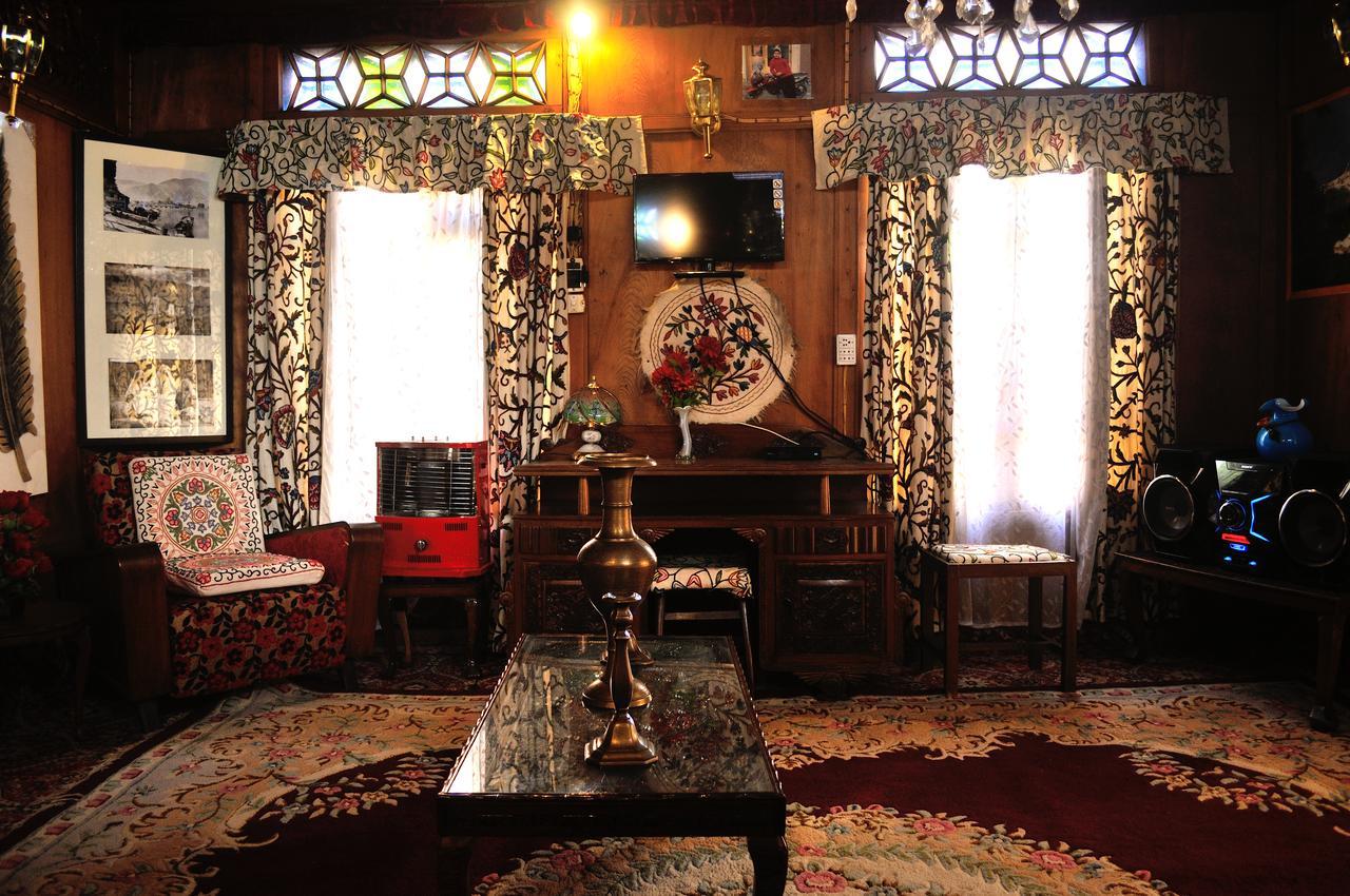 Srīnagar Heritage Geneva House Boat מראה חיצוני תמונה