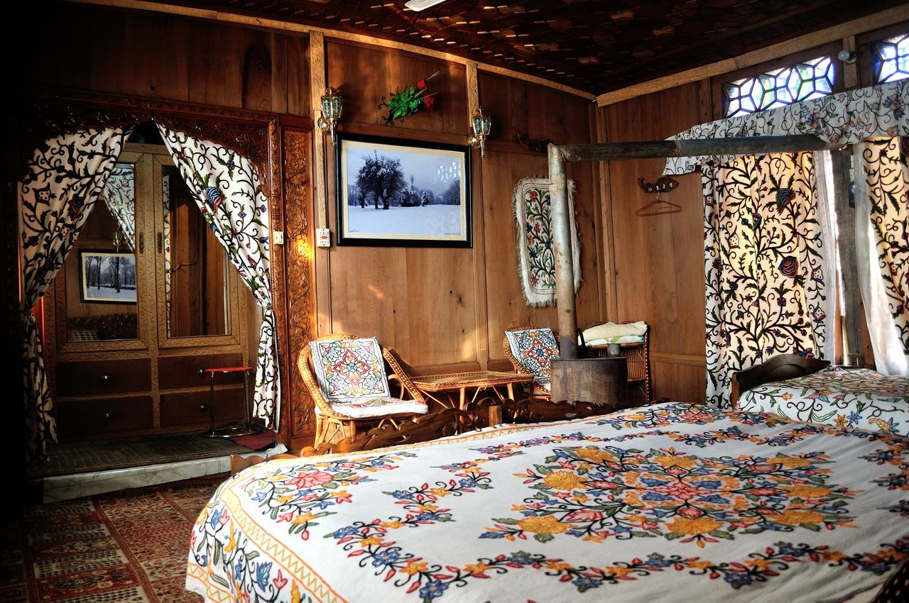 Srīnagar Heritage Geneva House Boat מראה חיצוני תמונה