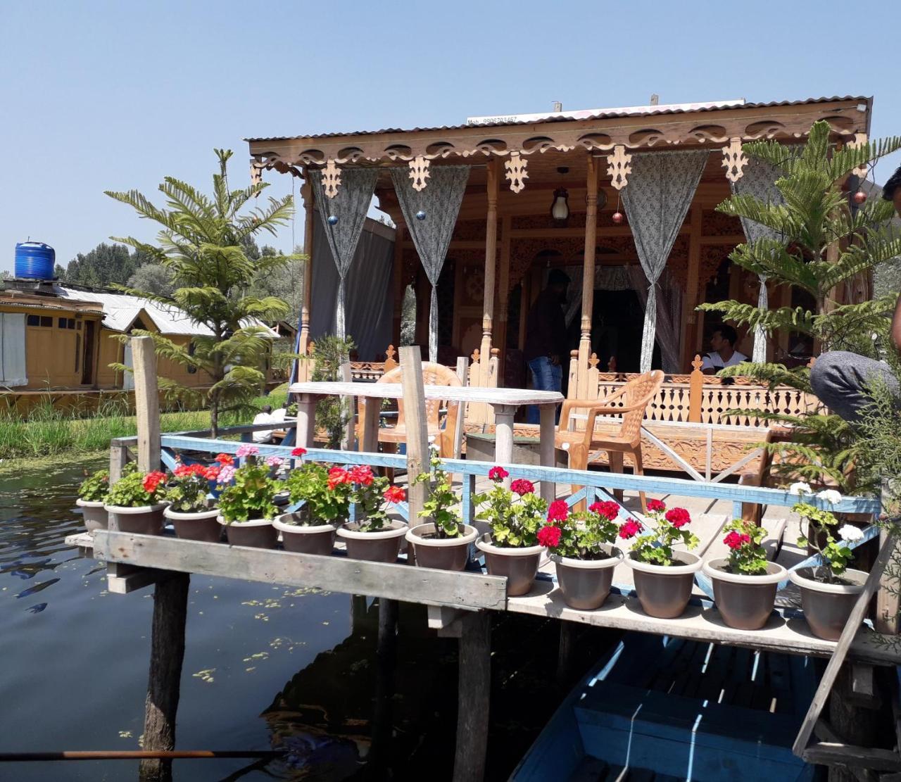 Srīnagar Heritage Geneva House Boat מראה חיצוני תמונה