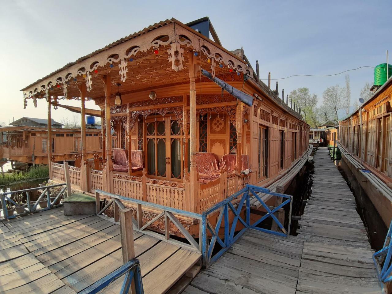 Srīnagar Heritage Geneva House Boat מראה חיצוני תמונה