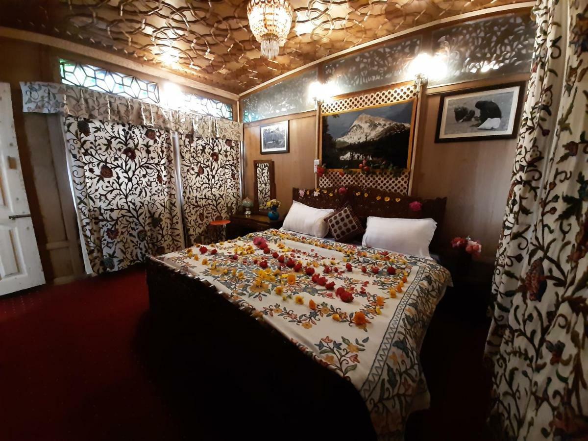 Srīnagar Heritage Geneva House Boat מראה חיצוני תמונה